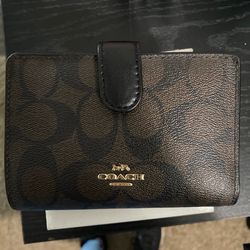 Coach Wallet Zippered Coin Compartment 