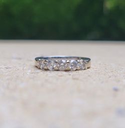 14K Gold 0.75 CT Diamond Ring (Jewelry Box Included)