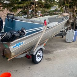 15 Foot Aluminum Board With A 25 Horse  4 Stroke Engine