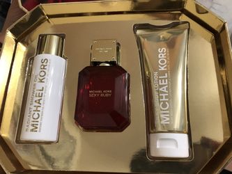 Michaels Kors perfume set brand new and authentic ❤️ ❌ Price is FIRM ❌ NO TRADES 🚫