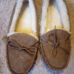 Women's Moccasins Size 9