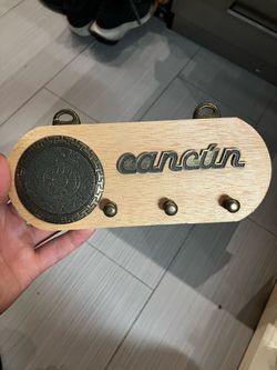 Cancun wooden wall-mounted key holder