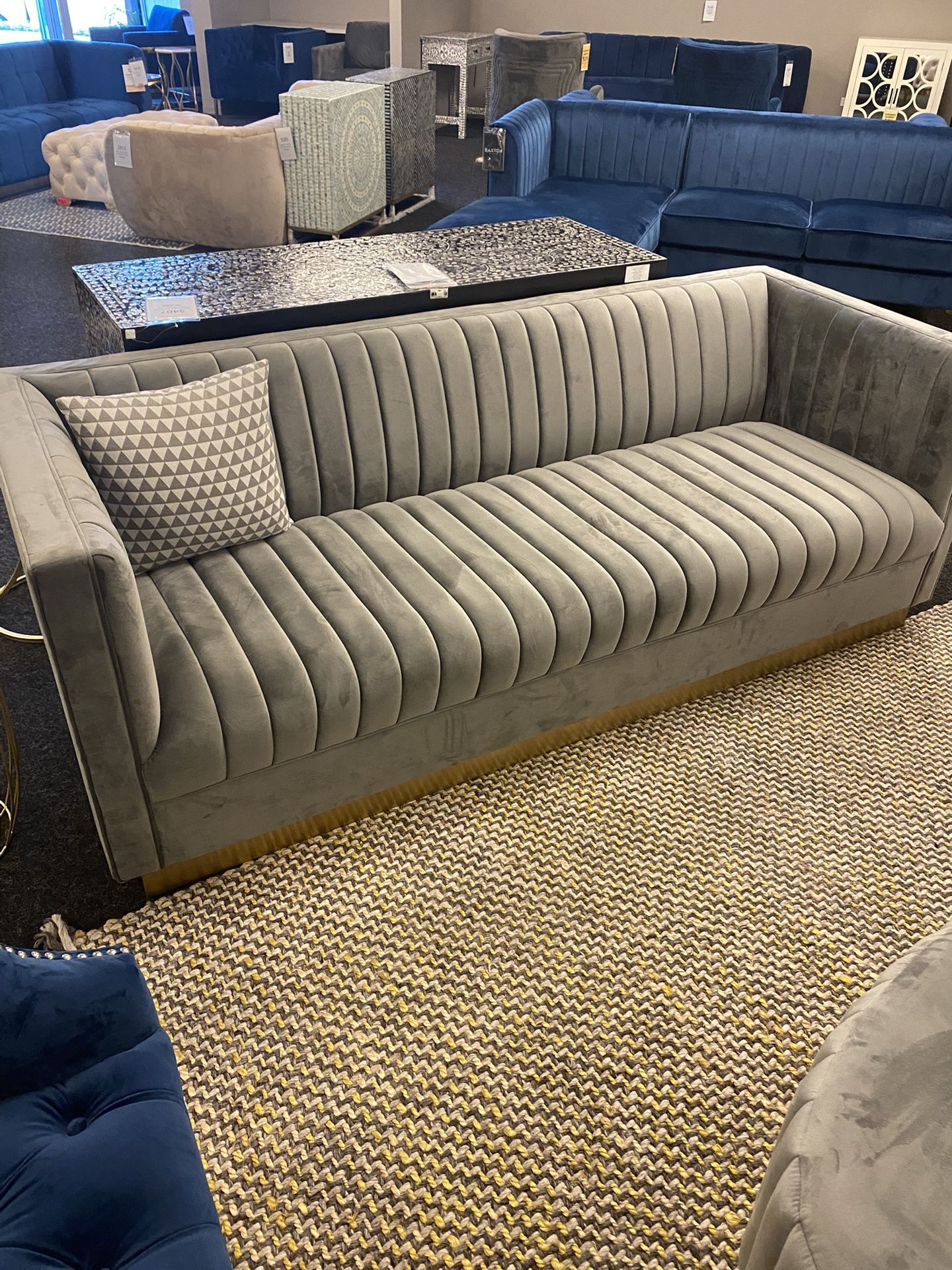 Aveline Sofa 