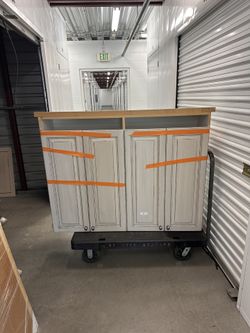 Cabinets (perfect for Kitchen, Laundry Room, Etc)