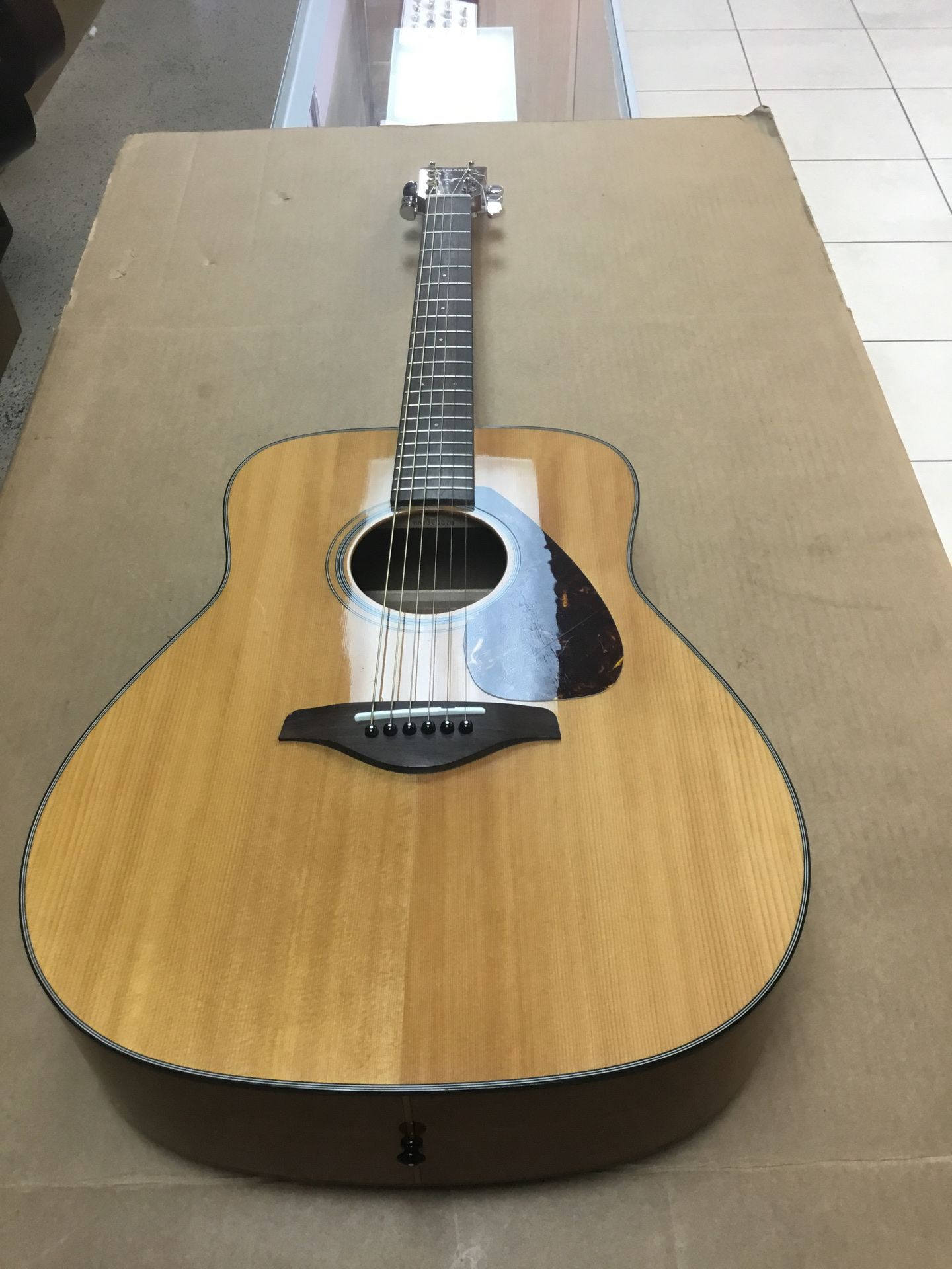 Yamaha fg700s acoustic guitar