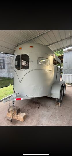 2-horse trailer in very good condition