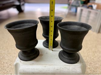 Small black pots