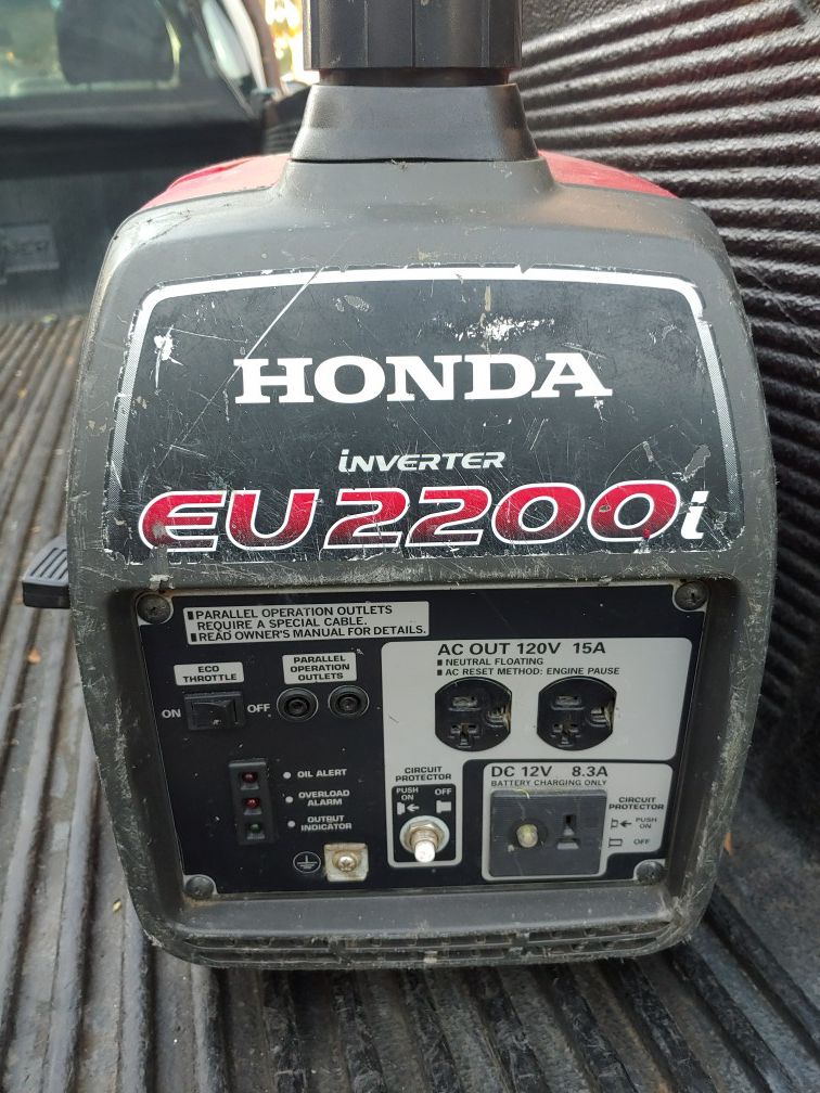 HONDA EU2200i generator Used but still works just as good