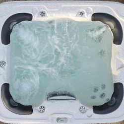 Powerful and deep 5 - person 2014 Catalina Spas for sale


