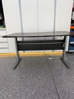 Electric Height Adjustable Standing or sitting Desk