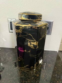 Black And Gold Vase With Lid