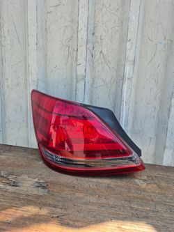 2005 2006 2007 2008 2009 2010 Toyota Avalon Tail Light Left Driver Side USED CAPA