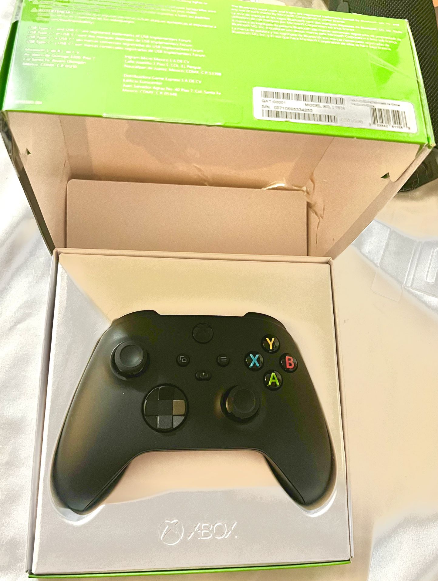 Xbox Microsoft  Core Wireless Gaming Controller – Carbon Black – Xbox Series X|S, Xbox One, Windows PC, Android, and iOS
