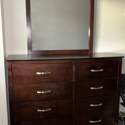 Dresser With Mirror