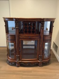 Vintage Solid Wood Bar Excellent Condition ( 5ft Wx55.5Hx19D)