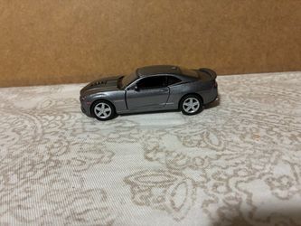 2 Kinsmart Camaro scale 1/36