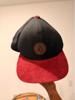 Volcom Two-Tone Snapback Hat – Black with Red Corduroy Brim