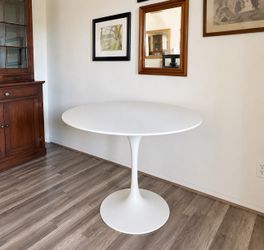 Modern White Tulip Style Pedestal Dining Table - Heavy & Sturdy