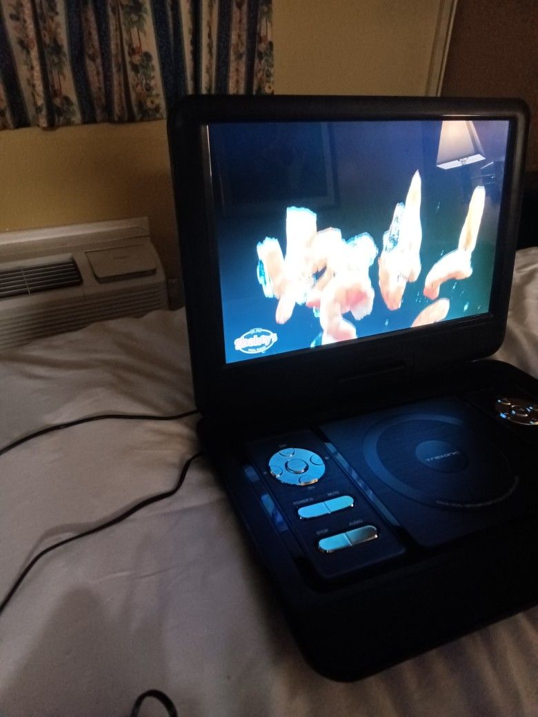 Trexonic 13.3 Portable TV/DVD