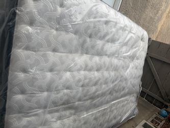 Sealy Performance Posturpedic Technology QUEEN mattress