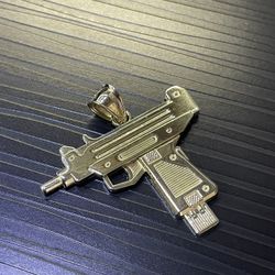 10k UZI GUN PENDANT 🥶