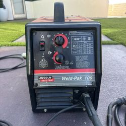 Lincoln Electric WELD-PAK 100 Welder with new spool of welding wire. 