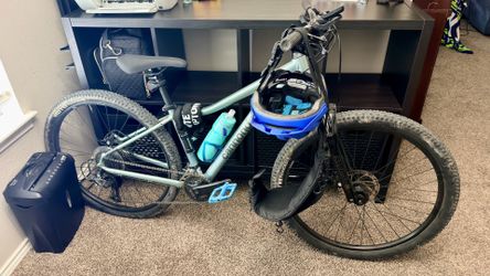 Cannondale Trail 8 Women’s Mountain Bike