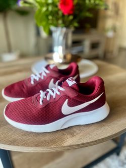 Nike Tanjun