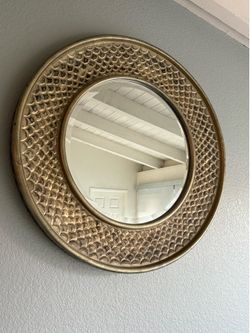 Gold scale mirror