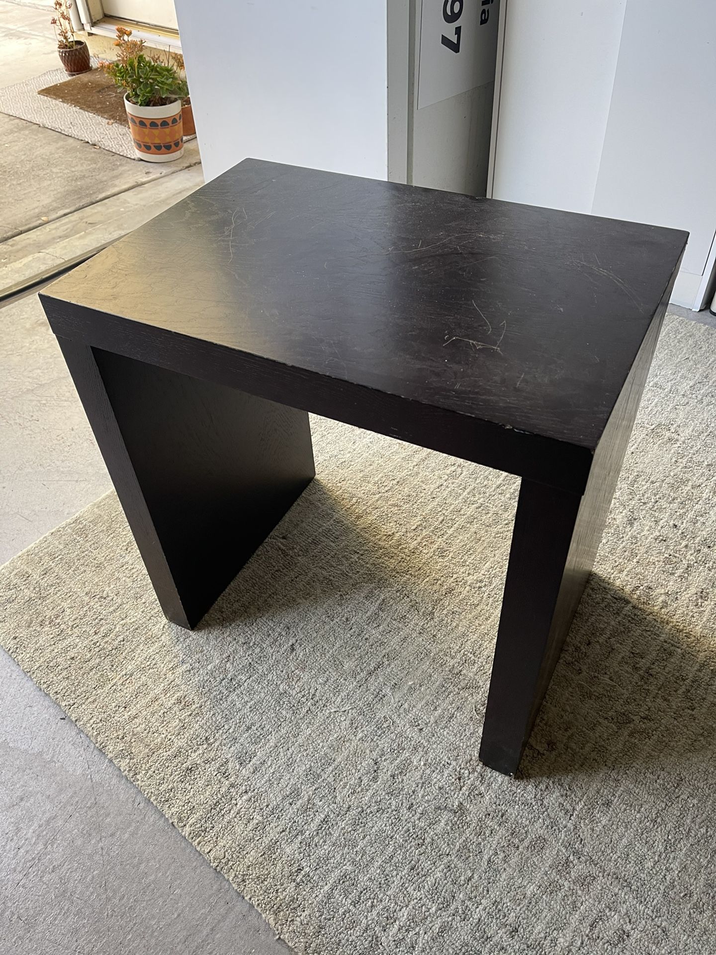 Stand / Shelf / End Table