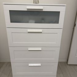Four drawers Chest