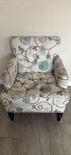 Fabric tufted club chair