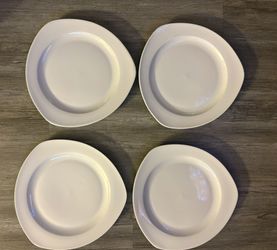 Dinner Plates - 4 Rounded Triangular 