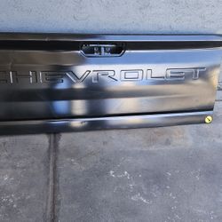 2020-2025 CHEVY SILVERADO 3500 TAIL  OEM GATE 