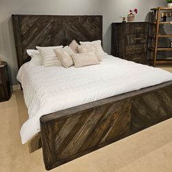 Solid Wood!!!! 4 pc King Bedroom set!!! 3 Colors Available!!