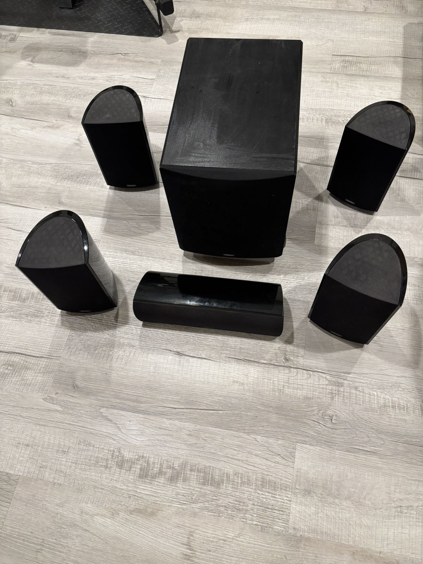 Definitive technology 5.1 Surround Sound Speakers