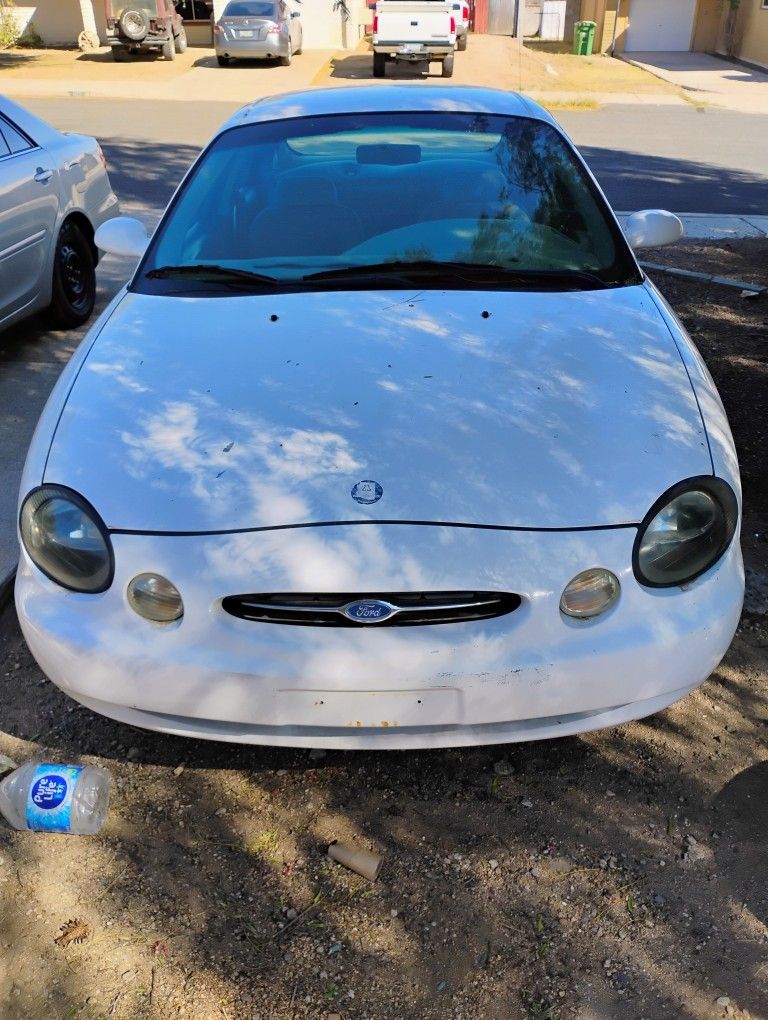 2004 Ford Taurus