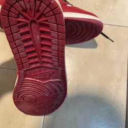 Air Jordan 1 Retro High OG GS Varsity Red and Black  Size 11 Great Condition. Pick Up Only  , Willing To Negotiate On  Price 