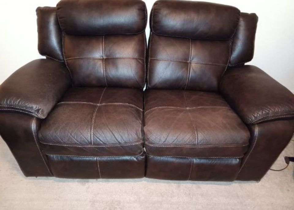 Dual Reclining Loveseat. Works Great/Fair Cosmetic Condition.