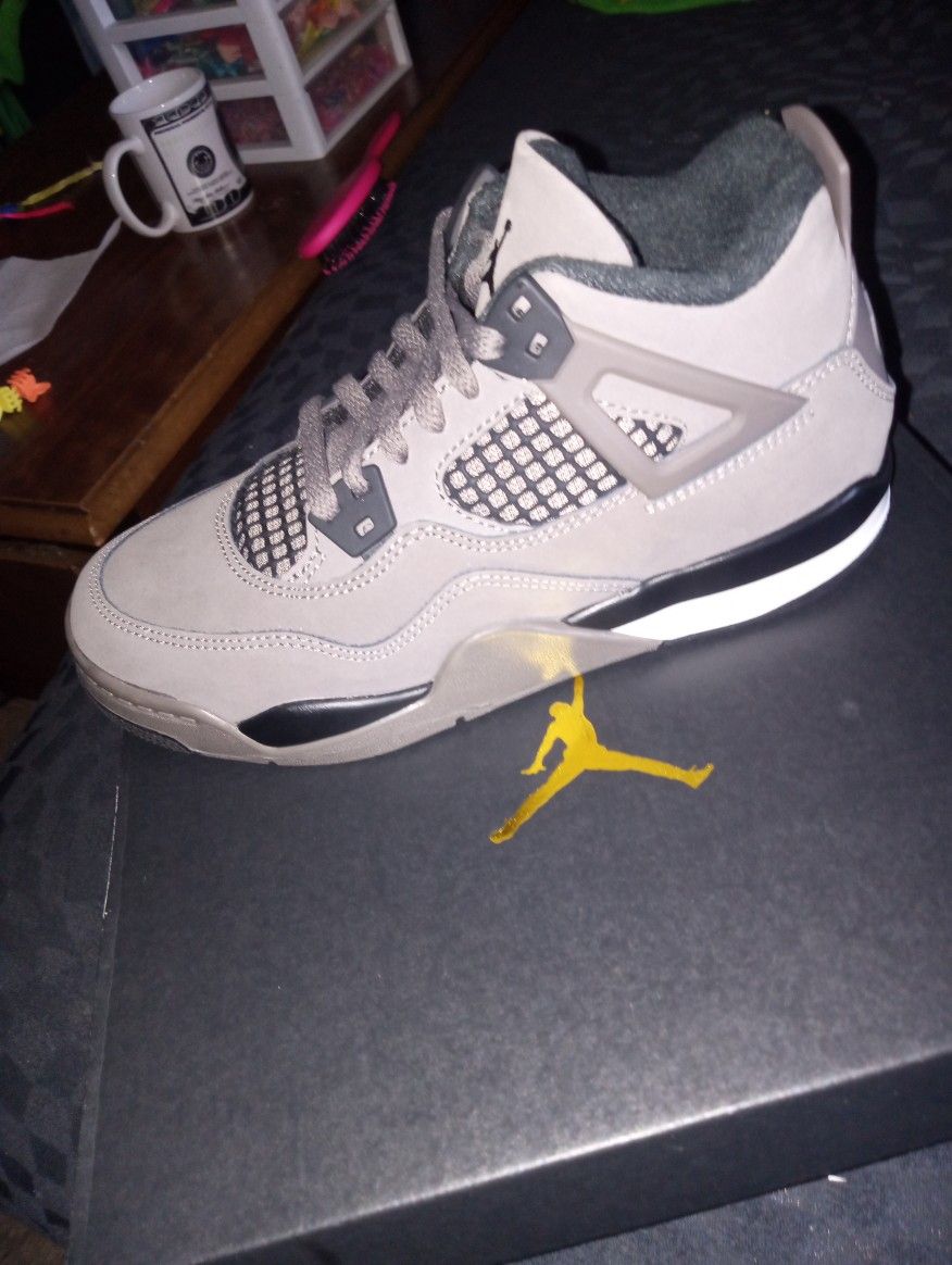 Jordan 4 