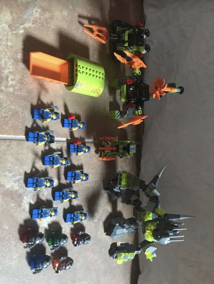 LEGO Power Miners minifigures and vehicles