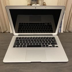 2017 MacBook Air i7 with 500 GB SSD, 8 GB Ram, Monterey IOS