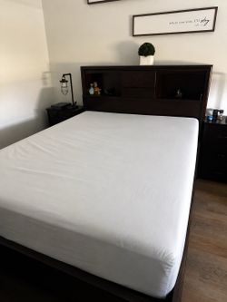 Queen size bed with 8 drawers & Ottoman