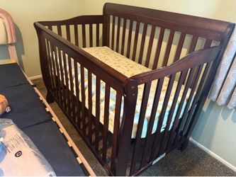 Baby crib for sale