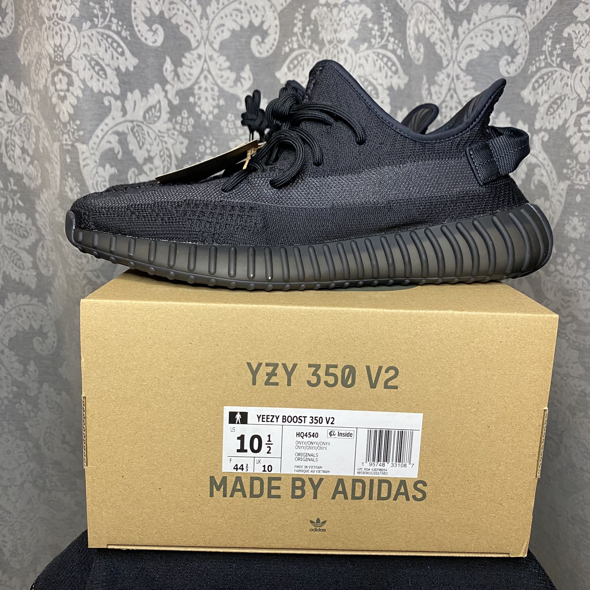 Mens 10.5 Adidas Yeezy Boost 350 V2 Onyx HQ4540 YE OG for