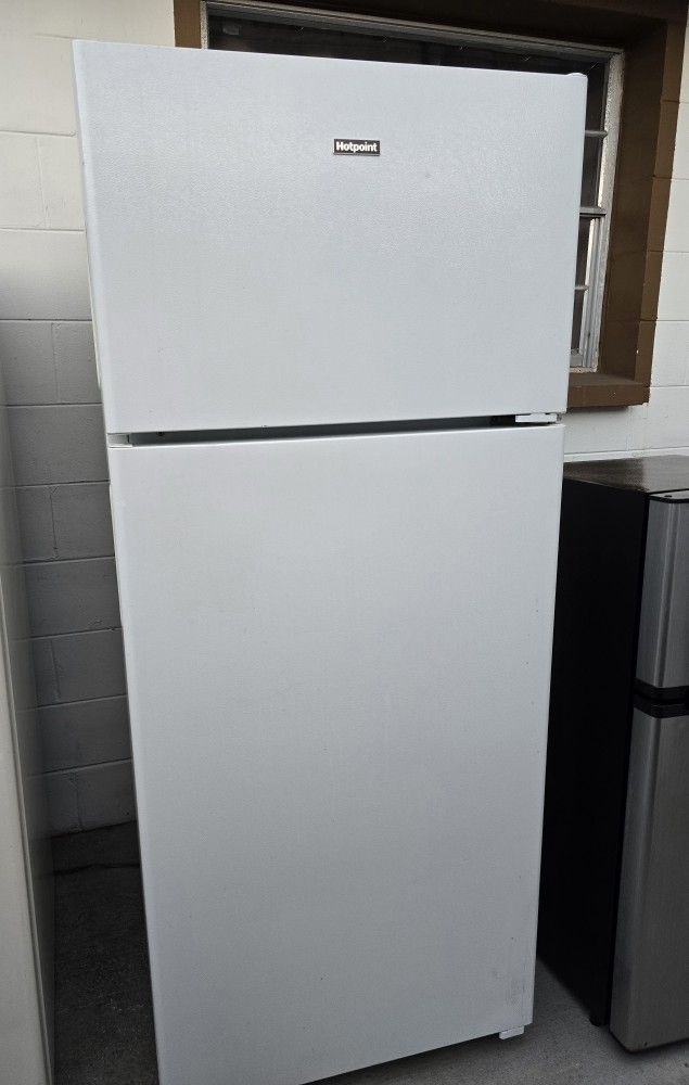 Hotpoint Refrigerator Works Perfectly 