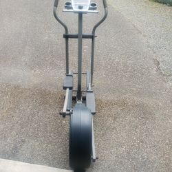 Nordic Track VGR 910 Elliptical Trainer