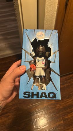 Dodgers give away Shaq