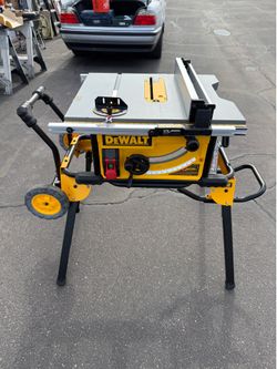 DeWalt 10" Jobsite Table Saw with Rolling Stand - DWE7491 Rack & Pinion Fence
