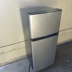 Mini Fridge $30 New They Are $359